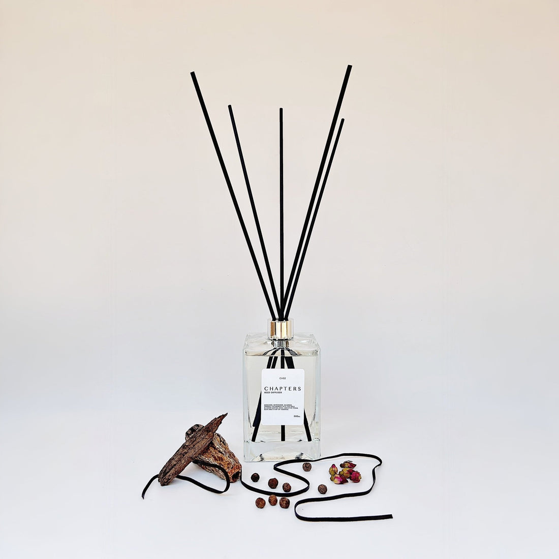 CH02 Deluxe Reed Diffuser with black reeds and floral amber styling